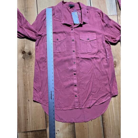 NWT! New Directions Women's Button up Collared shirt. Red Koi Color. Large - Picture 6 of 8